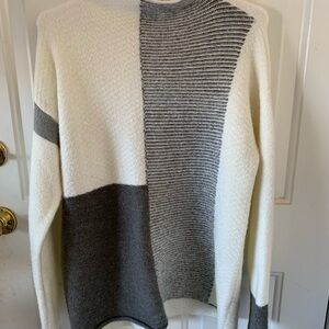 Cyrus White and Gray Crewneck Sweater Classic Knit.Size Medium Women.Looks New